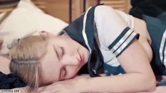 Kawaii student getting cumshot and facial - Eva Elfie