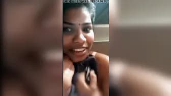 Trichy college bimbos showing her titties into movie call (part:two)