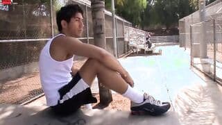 Muscular gay man calls his friend to banged